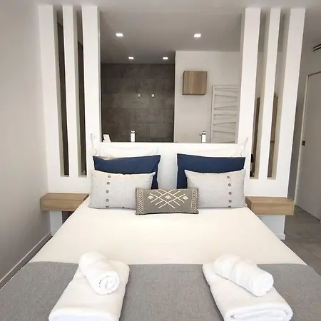 Cassis Lodges