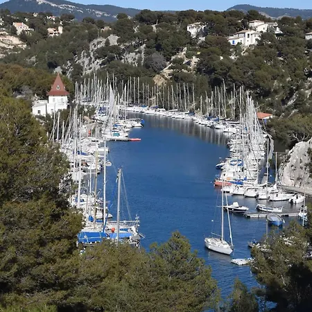 別荘 Cassis Lodges カシ