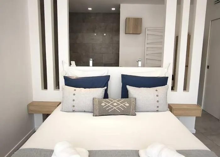 Cassis Lodges